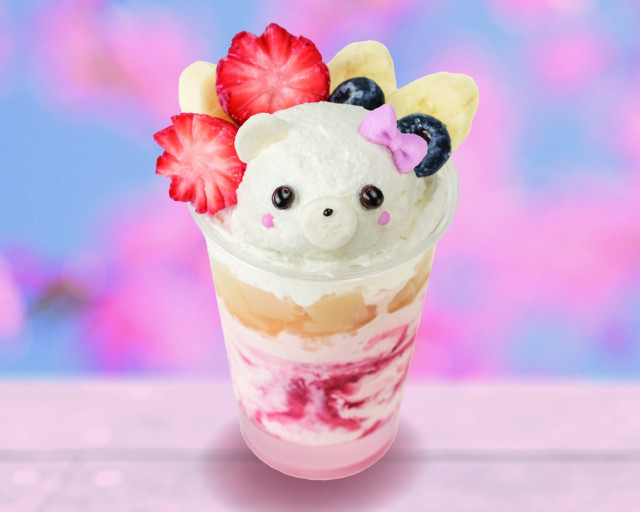 白クマちゃんのフルーツフラワーパフェ